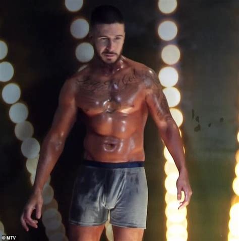 vinny guadagnino nude|Video: Vinny Guadagnino gets naked during shower strip tease in。